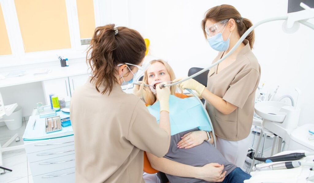 Pregnant woman at the dentist 