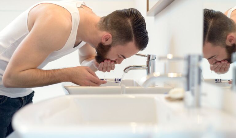 Should You Leave Toothpaste On Your Teeth? - CavitiesGetAround